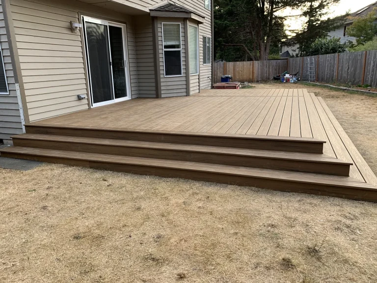 Backyard platform deck with wide steps, built by YSG Construct, deck contractor in Bellevue & the Eastside